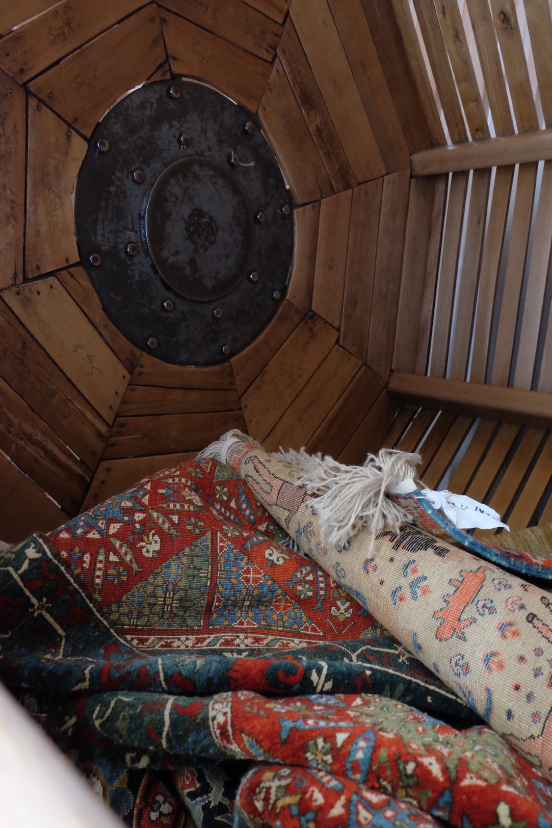 Drum dusting machine interior
