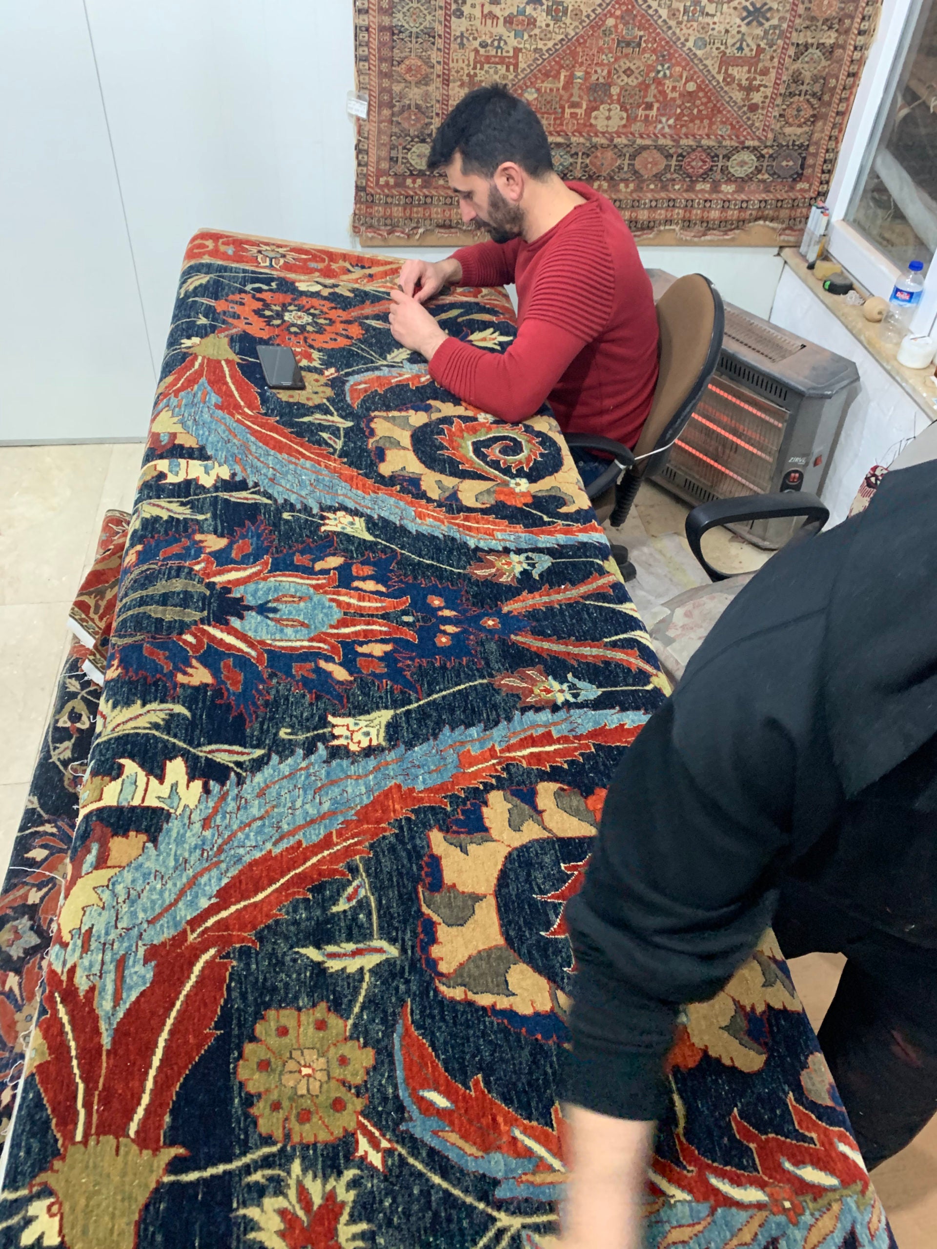 Final inspection of Kerman carpet