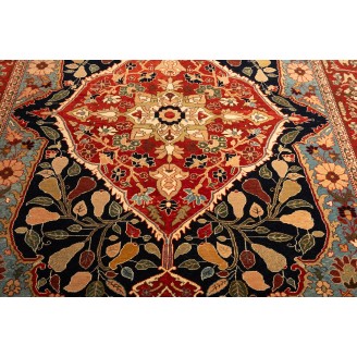 Heriz Medallion Rug with Pear Design