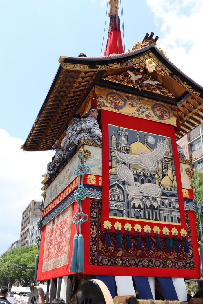 Hoka Hoko float textile and carpet detail